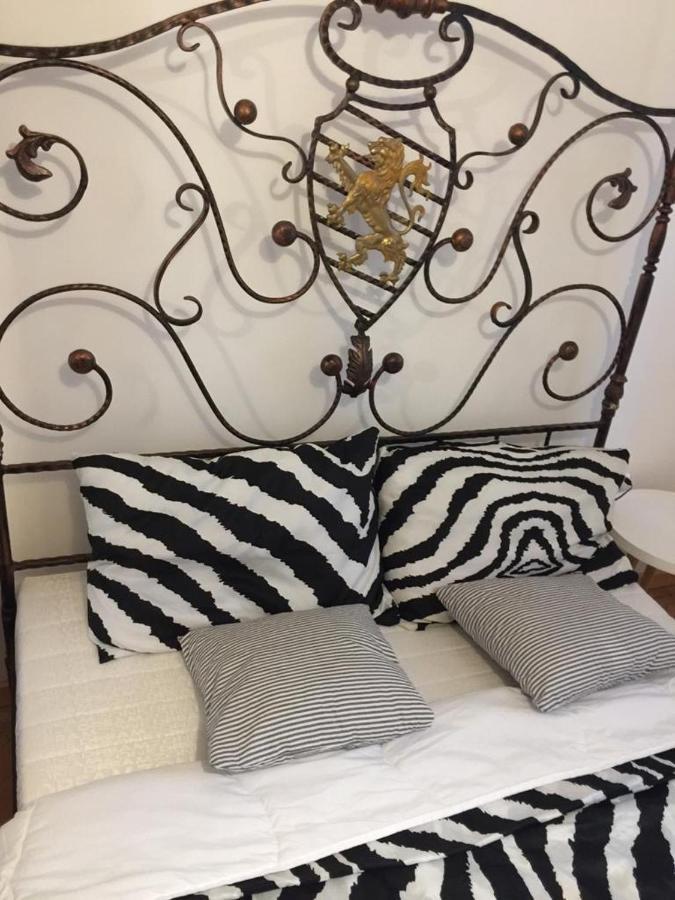كرايوفا Old Town English Park Residence المظهر الخارجي الصورة